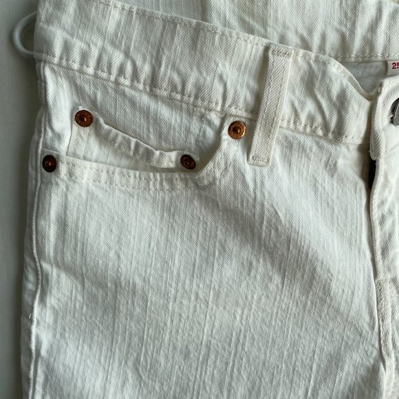 EVERYTHING MUST GO: LEVI'S DENIM SHORTS - Picture 4 of 6